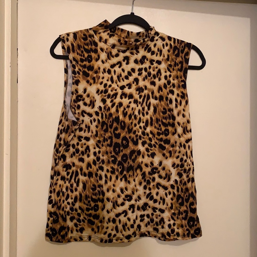 Leopard print sleeveless top
